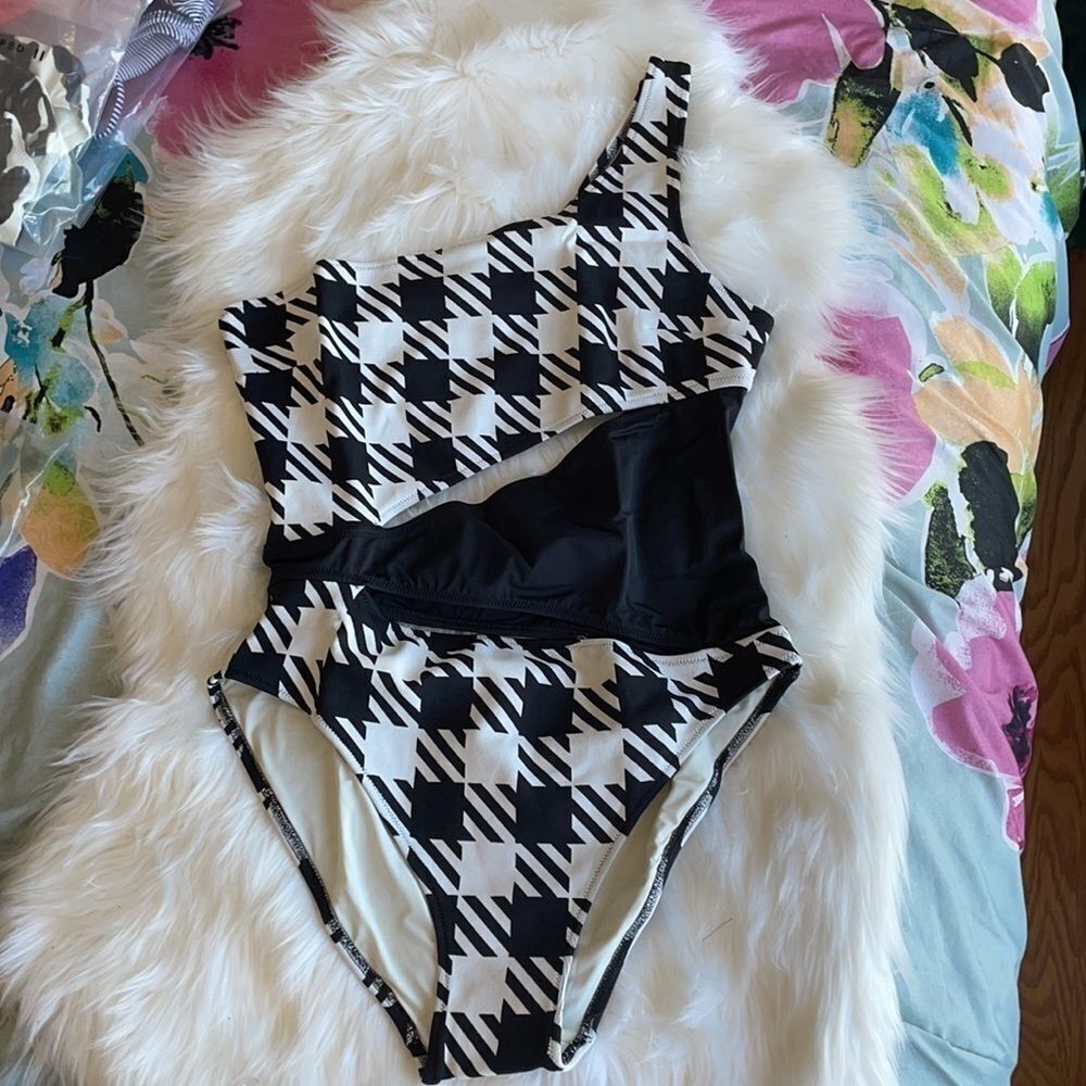 Solid & Striped Gingham One Piece - Picture 5 of 7